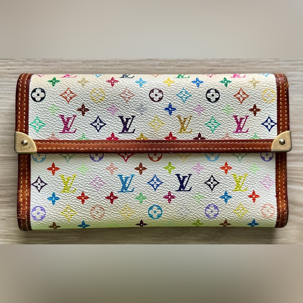 *RARE* Louis Vuitton X Takashi Murakami White Porte-Trésor Étui Papier W…